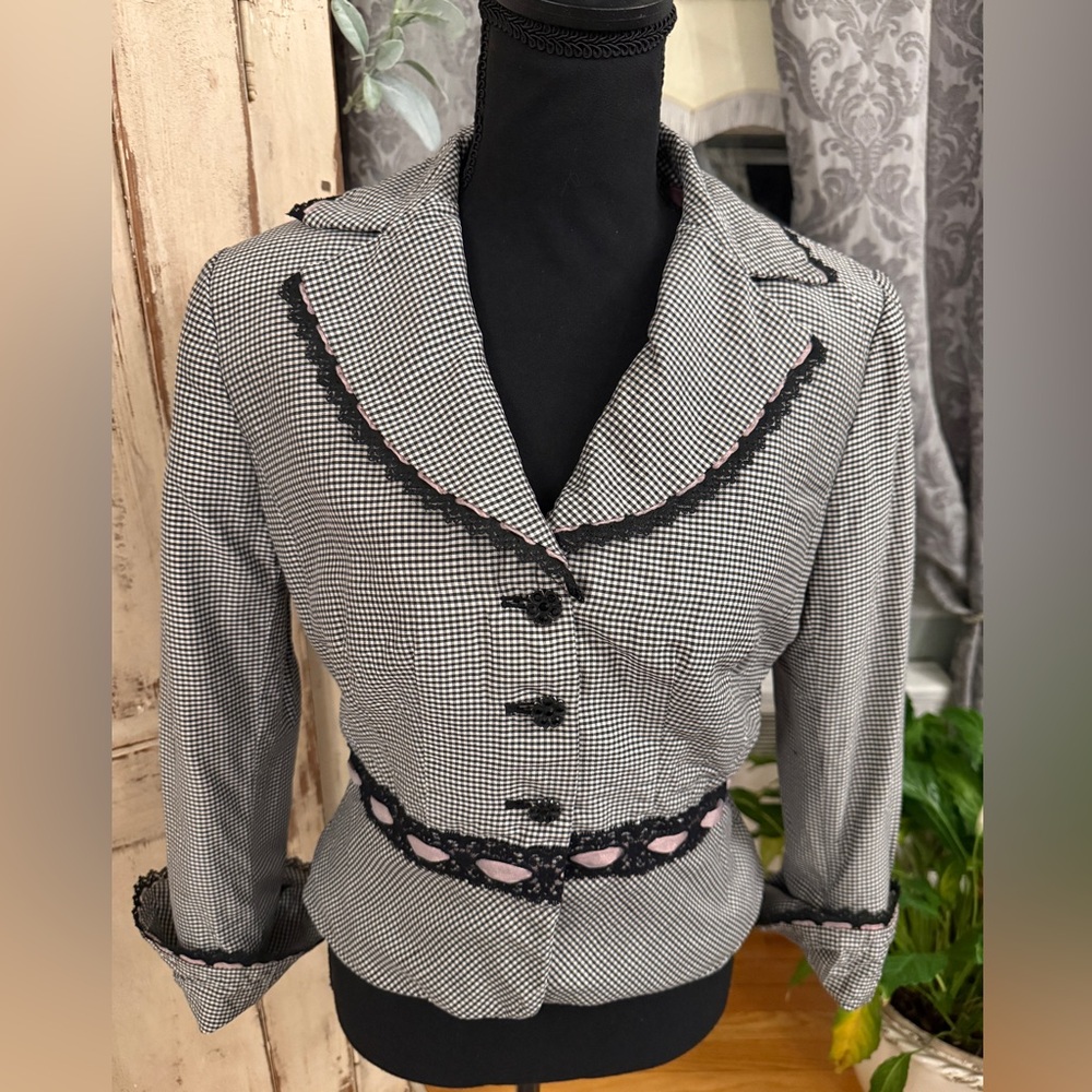 Kay Unger Silk Jacket w/lace detail. Black/white check. Sz 8. Feminine, coquette